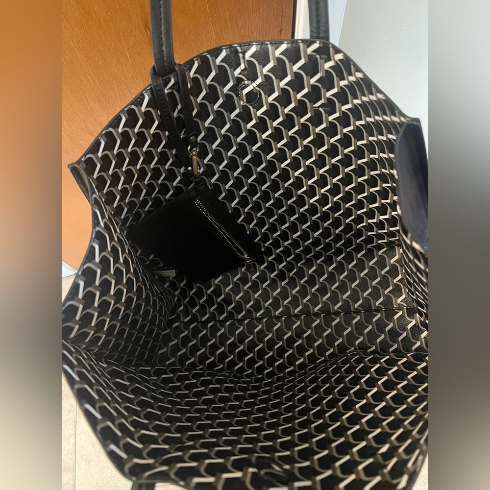 Handbag - Picture 2 of 3